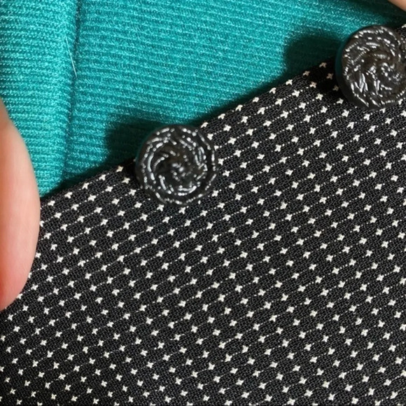 Tahari Blazer textured dotted rose button detail black and white Jacket  size 10 - Picture 4 of 12